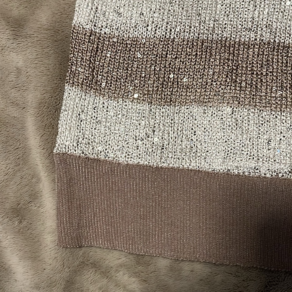 Cream and Taupe wide strips cap sleeve sweater with sequin size small - Picture 4 of 4